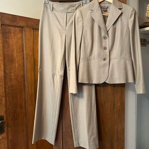 Ann Taylor Wool Suit, Fully Lined (0 Regular 30 waist pants, 2P coat)